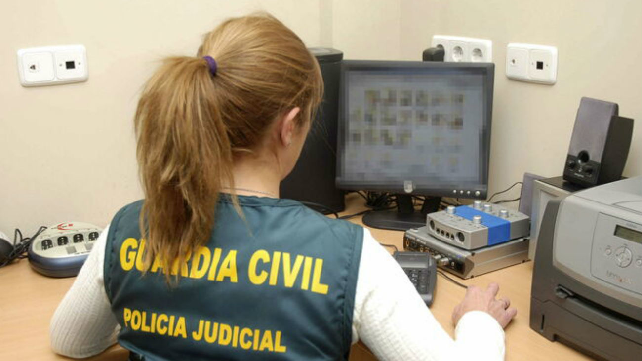 Una agente de la Gurdia Civil en funciones de policía judicial