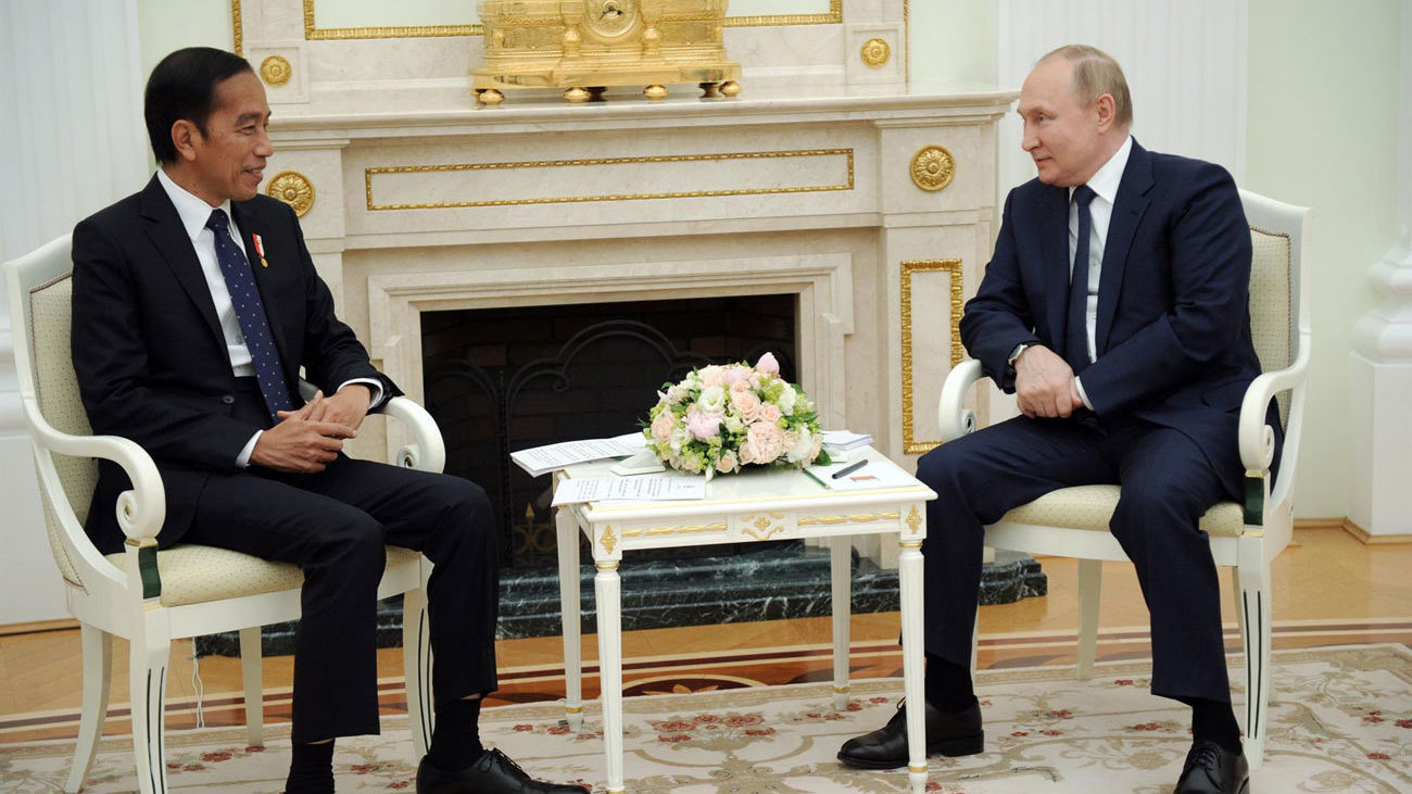 El presidente indonesio Joko Widodo entrega a Putin un mensaje de Zelenski