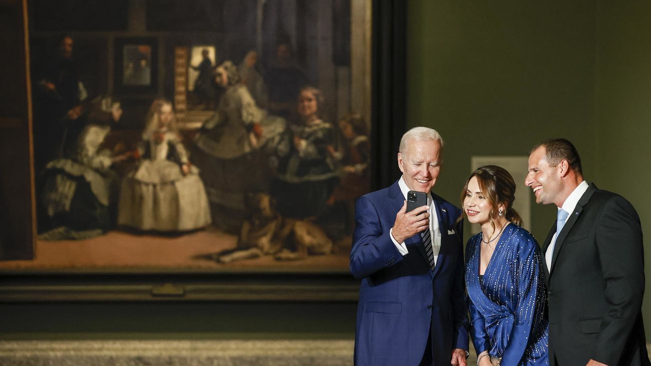 Joe Biden Y la primera ministra de Nueva Zelanda, Jacinda Arderna, en el Museo del Prado, en Madrid