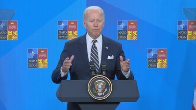 Biden afirma que la OTAN se ha vuelto más fuerte  y anuncia 800 millones de dólares en armas para Ucrania