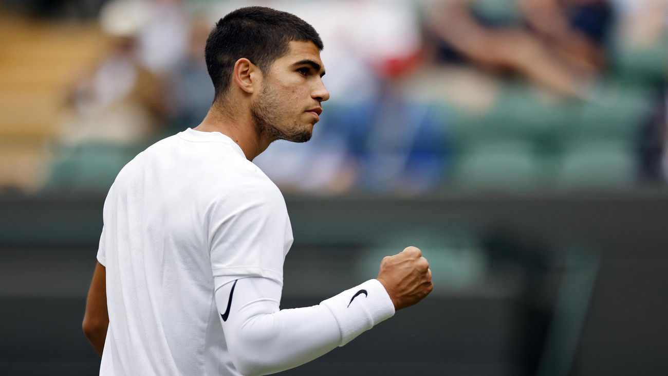 Alcaraz tritura al gigante Otte para colarse en octavos de Wimbledon