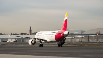 Iberia lanza una campaña con billetes a partir de 21 euros para celebrar sus 95 años