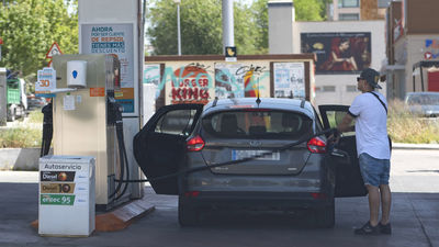 Las gasolineras denuncian un “caos absoluto” por no conocer la decisión del Gobierno sobre el descuento a los carburantes
