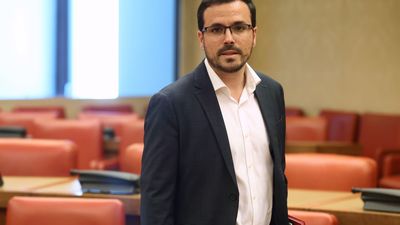 Aumenta la tensión en el gobierno, Garzón advierte al PSOE que se equivoca si aumenta la inversión para defensa