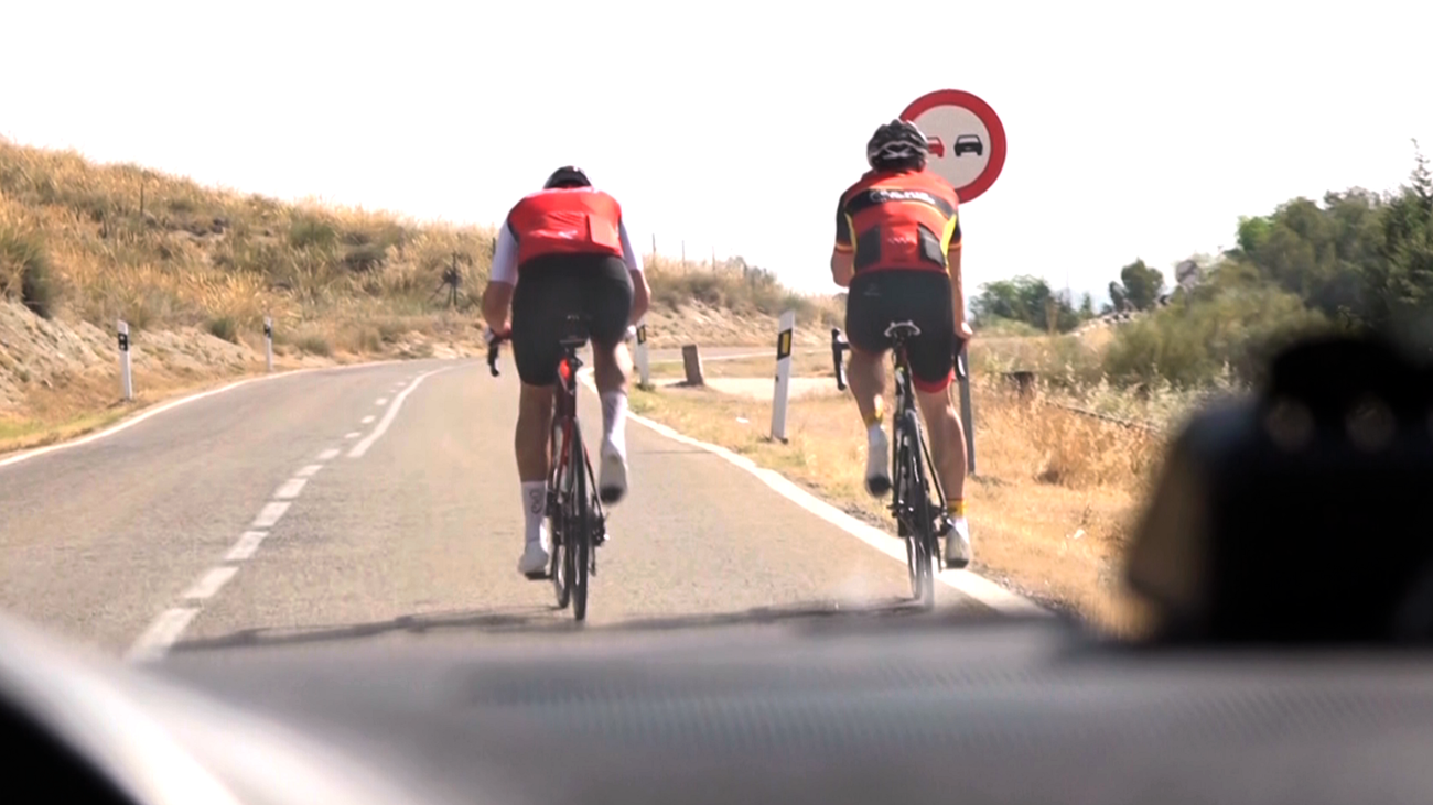 ¿Conviven bien ciclistas y vehículos en los adelantamientos?