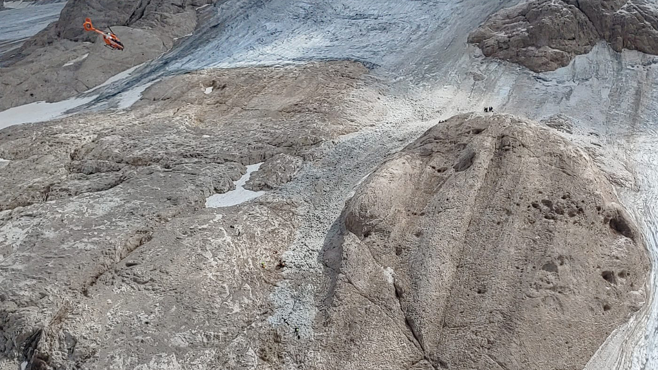 Al menos 7 muertos y 14 desaparecidos en el desprendimiento de un glaciar alpino en Italia