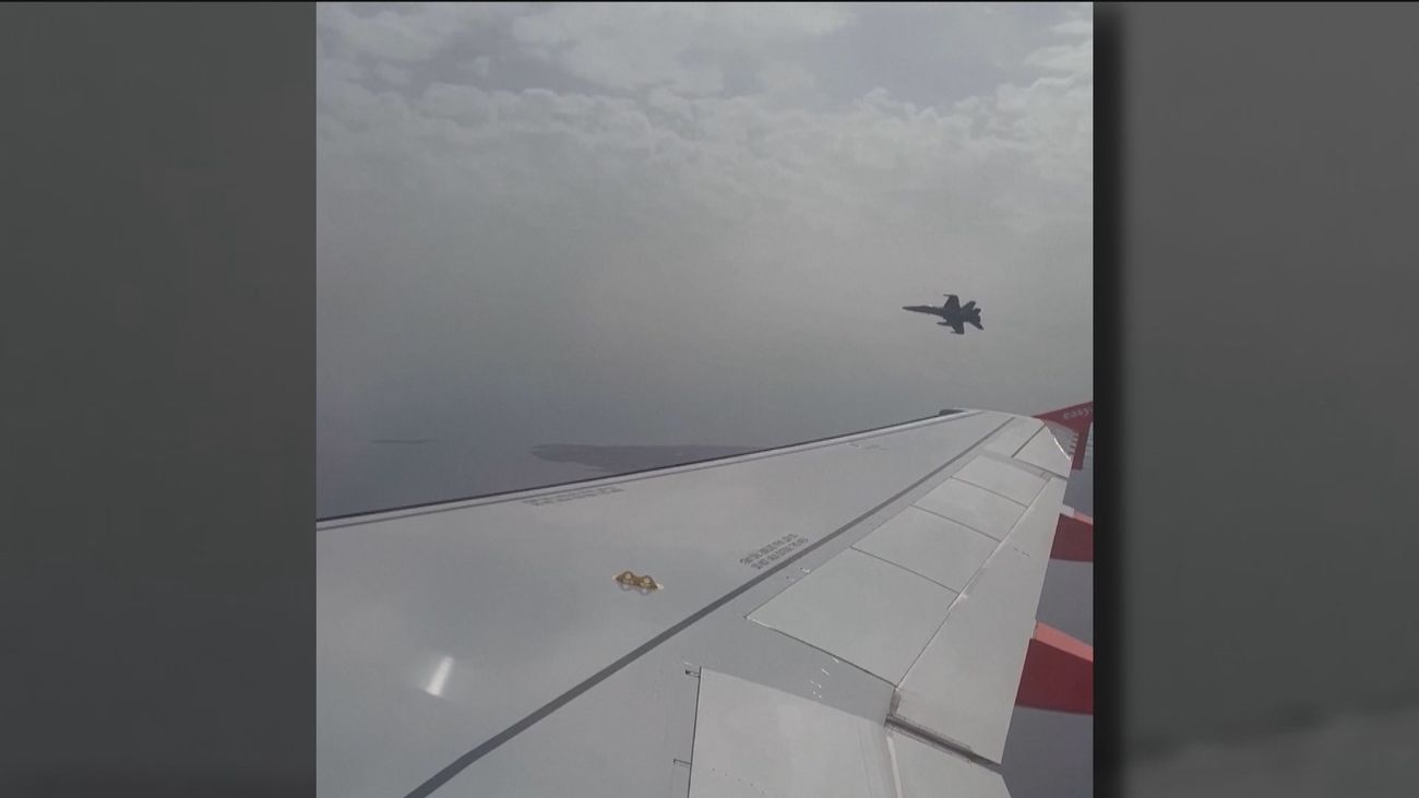 Un F-18 escolta a un avión  Easyjet por una falsa amenaza de bomba