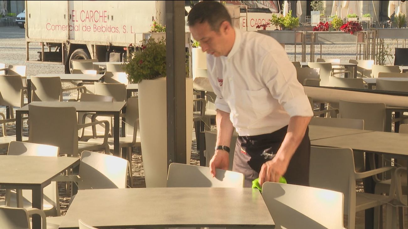 Faltan camareros para la Semana Santa