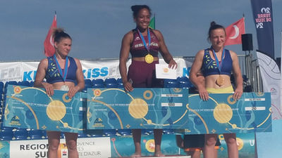 La madrileña Vicky Báez, oro en lucha playa en Niza