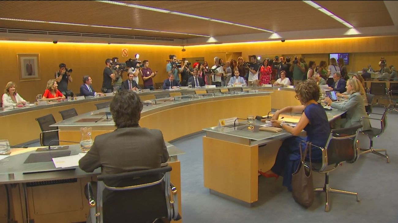 CCOO y UGT avisan de que no habrá paz social si no se garantizan los salarios