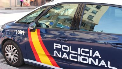 Un mujer hospitalizada con heridas de arma blanca en el cuello en Murcia