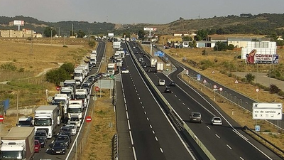 Reabierta la circulación de la A-4, pero precaución está cortado el carril derecho entre el km 50 y 51 sentido Madrid