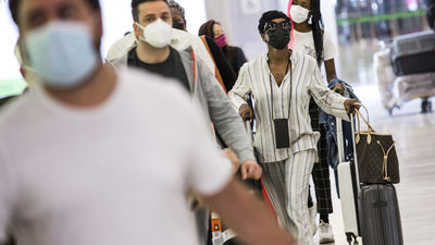 La EMA alerta de una nueva ola de COVID en la UE y espera aprobar en septiembre las vacunas de refuerzo