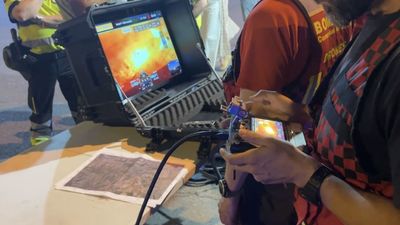 20 dotaciones de Bomberos mantienen una férrea vigilancia para evitar rebrotes del incendio de Aranjuez