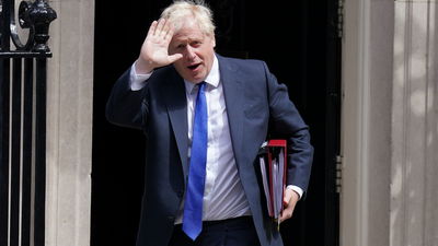Dimite el presidente de la BBC por facilitar un préstamo a Boris Johnson