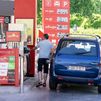 Las gasolineras subieron sus precios entre 0,7 y 3,52 céntimos tras la bonificación del Gobierno, según Esade