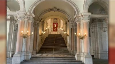 De Robledo de Chavela a El Palacio Real: La escalera de mármol más famosa de Madrid