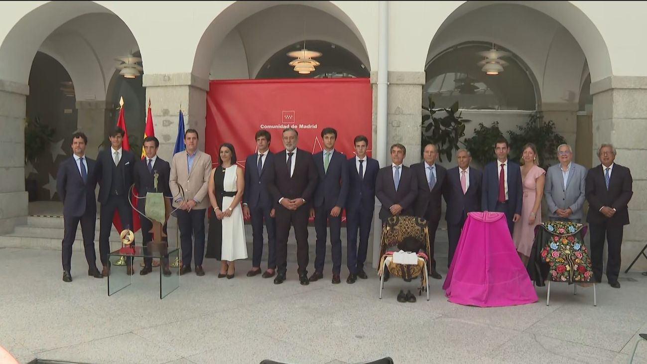 Enrique López recibe a los finalistas de la Copa Chenel