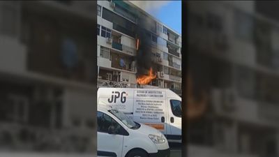 Un tremendo incendio en el barrio de la Alhóndiga en Getafe deja catorce heridos