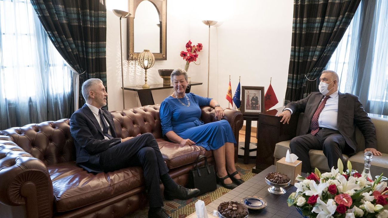 Marlaska viaja a Rabat y se reúne con su homólogo marroquí dos semanas después de la tragedia de Melilla