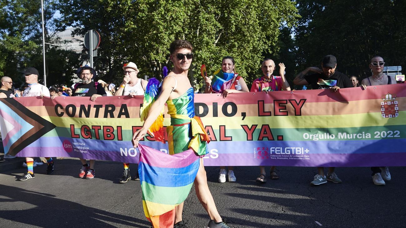 Cientos de miles de personas salen a las calles de Madrid en la manifestación del Orgullo 2022