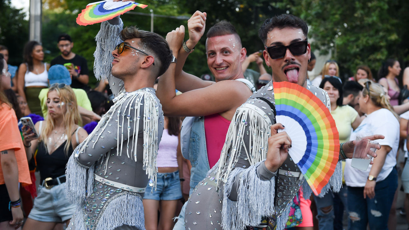 Varias personas en la manifestación por el Orgullo LGTBIQ+