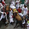 Accidentado y peligroso quinto encierro de los Sanfermines, con tres heridos por asta de toro