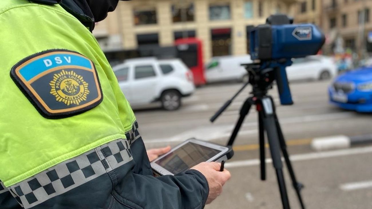 Radares antifrenazo: cómo la DGT caza a los que frenan drásticamente en radares fijos