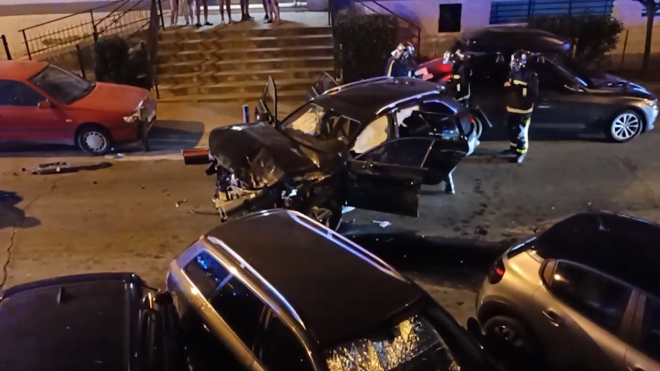 Más de 10 vehículos golpeados por un coche que huía de un control policial en Collado Villalba