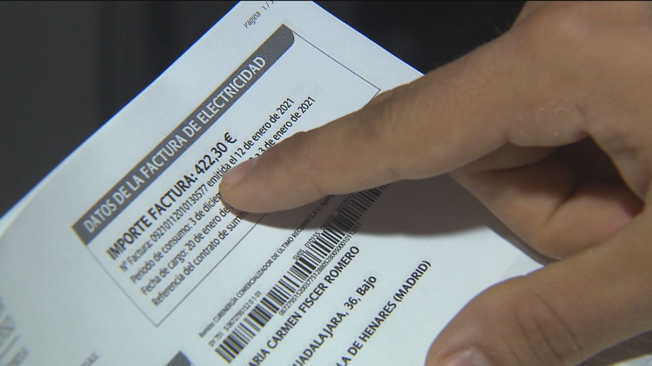 El precio de la luz para clientes de tarifa regulada prosigue su escalada y se sitúa en 315,76 euros este miércoles