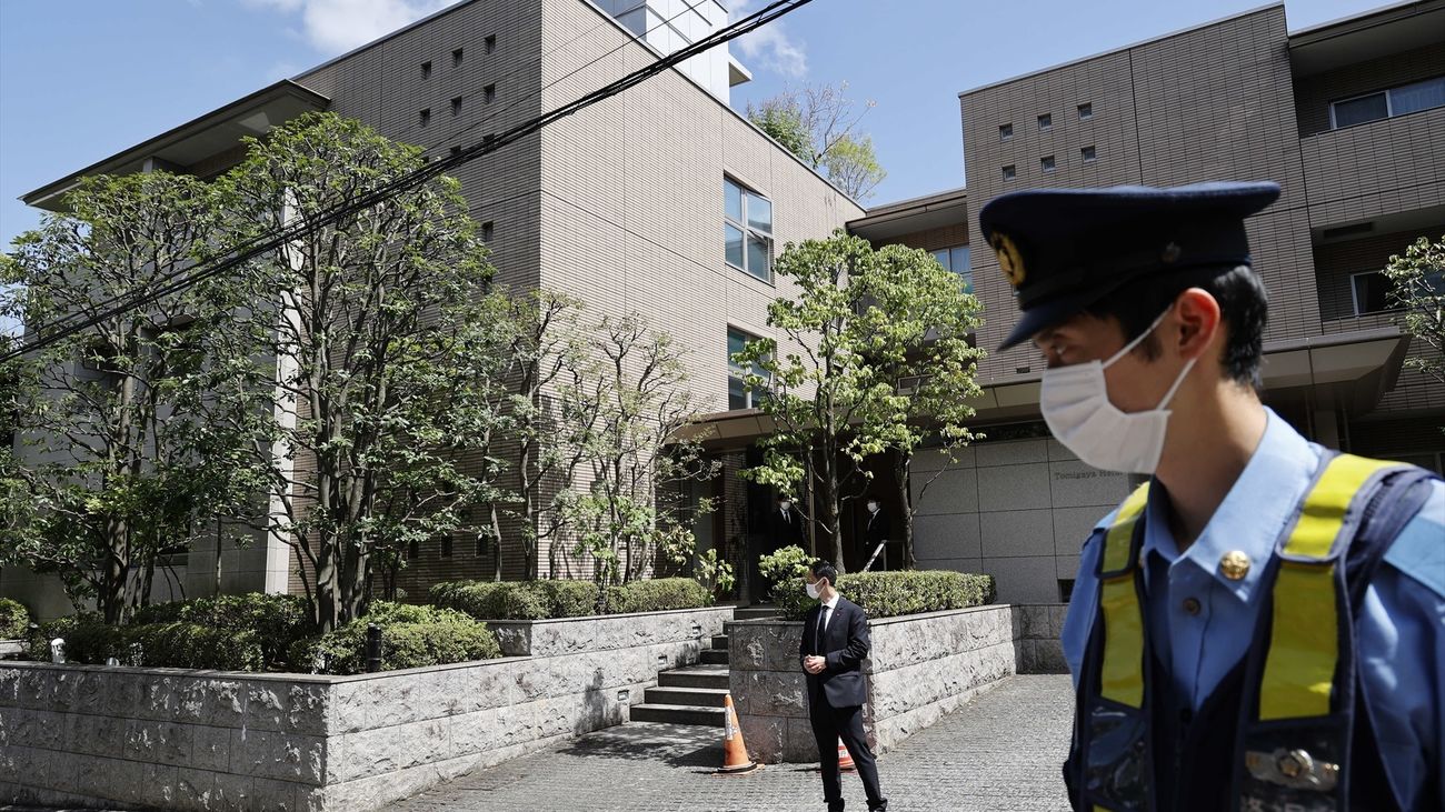 La policía de Japón busca las balas disparadas contra Shinzo Abe en el lugar del atentado