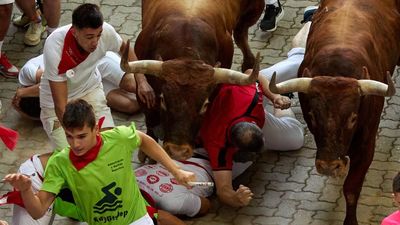 San Fermín: los toros de Miura cierran los encierros de los Sanfermines