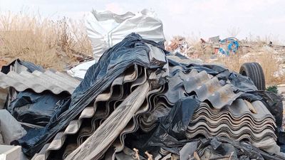 El vertido de 5 toneladas de amianto de Alcorcón sigue sin ser retirado