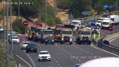 Atascazo en la M-40 en sentido sur por el vuelco de un camión