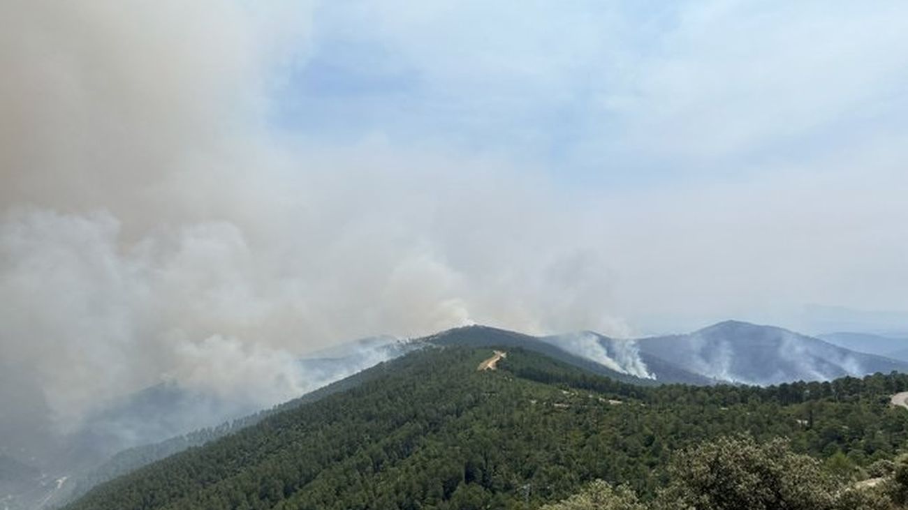 El incendio en Las Hurdes continúa activo  y no se prevé que quede estabilizado este jueves
