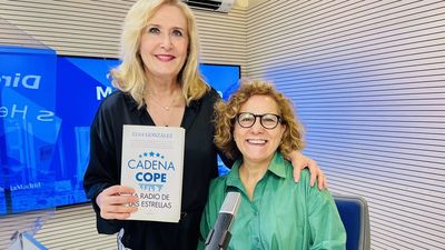Elsa González presenta su libro  'Cadena COPE. La radio de las estrellas'