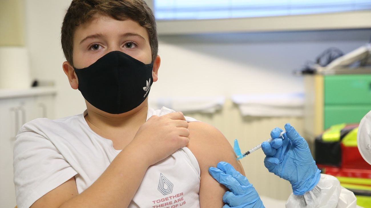 Vacunación a un niño