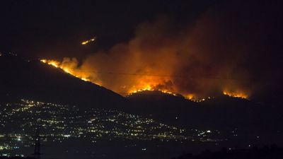 Más de 3.000 desalojados ya en el incendio de Mijas, en Málaga