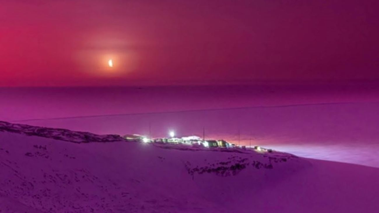 El cielo de la Antártida se vuelve de color rosa por los aerosoles del volcán de Tonga