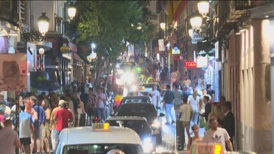 Las noches de verano de Madrid, llenas de gente