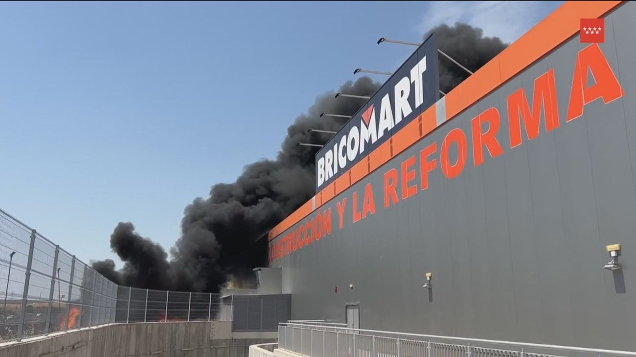 Se declara un incendio en el Bricomart de Alcorcón