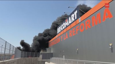 Se declara un incendio en el Bricomart de Alcorcón