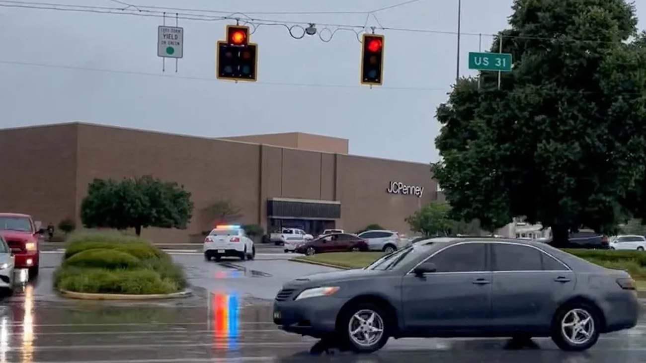 Cuatro muertos en un nuevo tiroteo en un centro comercial en EEUU