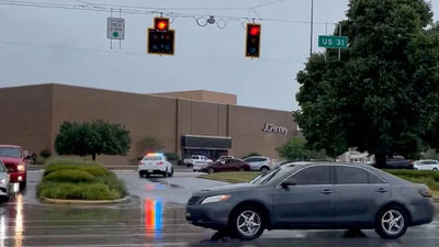 Cuatro muertos en un nuevo tiroteo en un centro comercial en EEUU