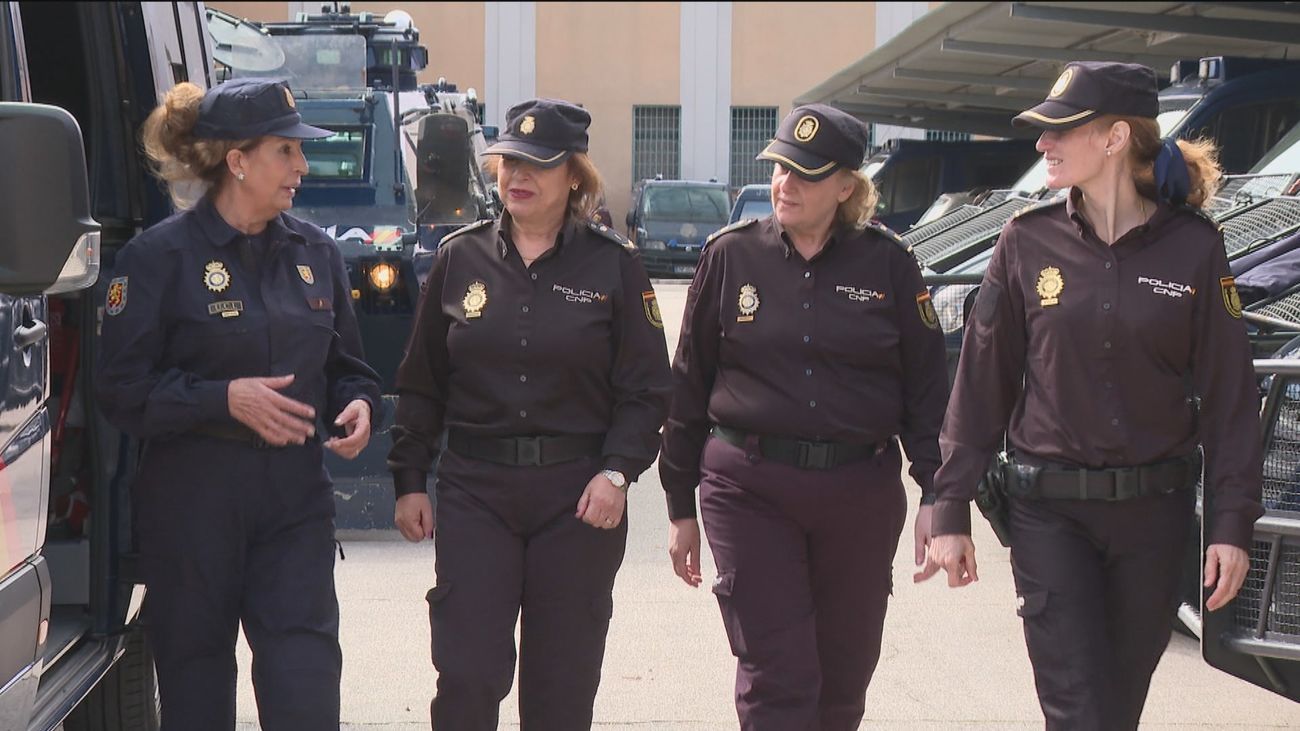 Cuatro mujeres de la Policía Nacional