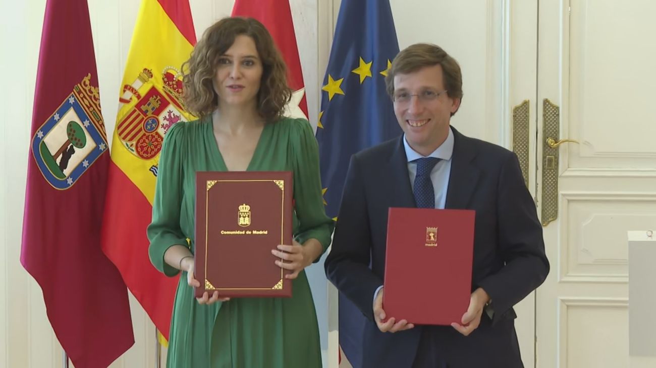 Ayuso y Almeida firman un convenio para construir centros de día y mejorar las residencias de Madrid capital