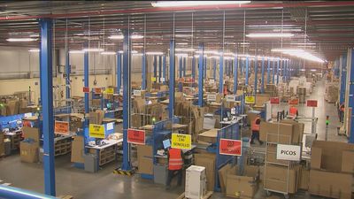 Amazon presenta una demanda para perseguir la compraventa de reseñas falsas en Facebook