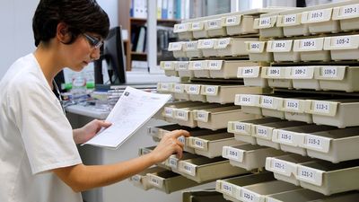 La industria farmacéutica propone una veintena de medidas para mejorar el acceso de los pacientes a nuevos medicamentos