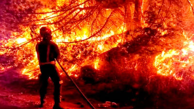 Lucha titánica contra el incendio de Cebreros:  El fuego ya ha calcinado 3.500 hectáreas