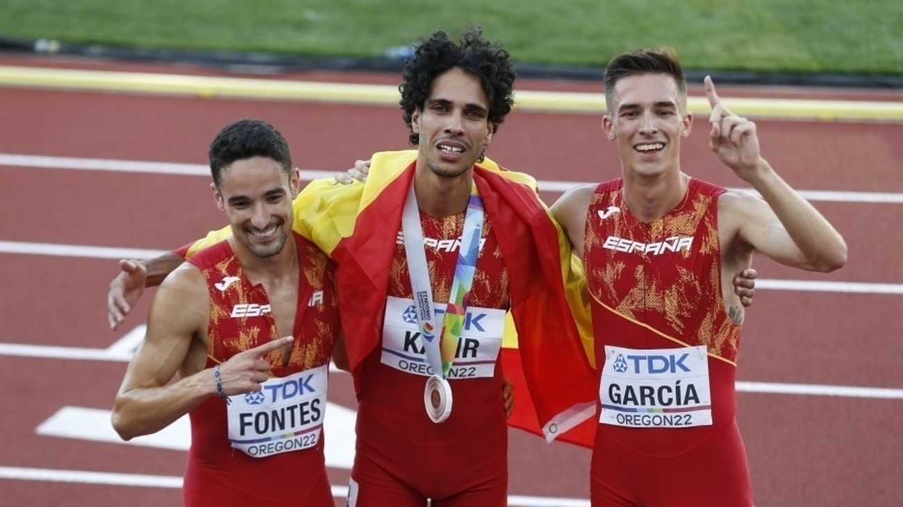 El atleta español Mohamed Katir, bronce en el Mundial de Oregón en 1.500 junto a Mario García e Ignacio Fontes, finalistas.